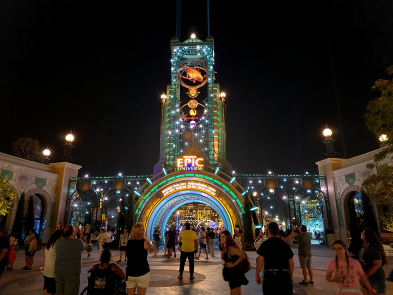 Entrada Chronos de noche